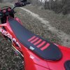 Housse de selle SM Project grip wave noir et rouge GASGAS 700