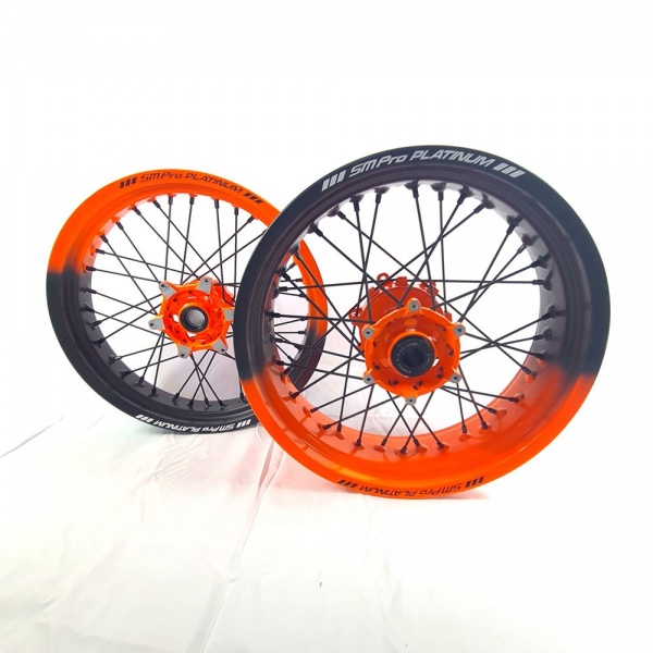 Paire de roues SM Pro Platinium bi-color orange fluo et noir KTM 690 Paire de roues SM Pro Platinium bi-color orange fluo et noir KTM 690