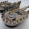 Raptor Titanium footpegs pour Stark VARG