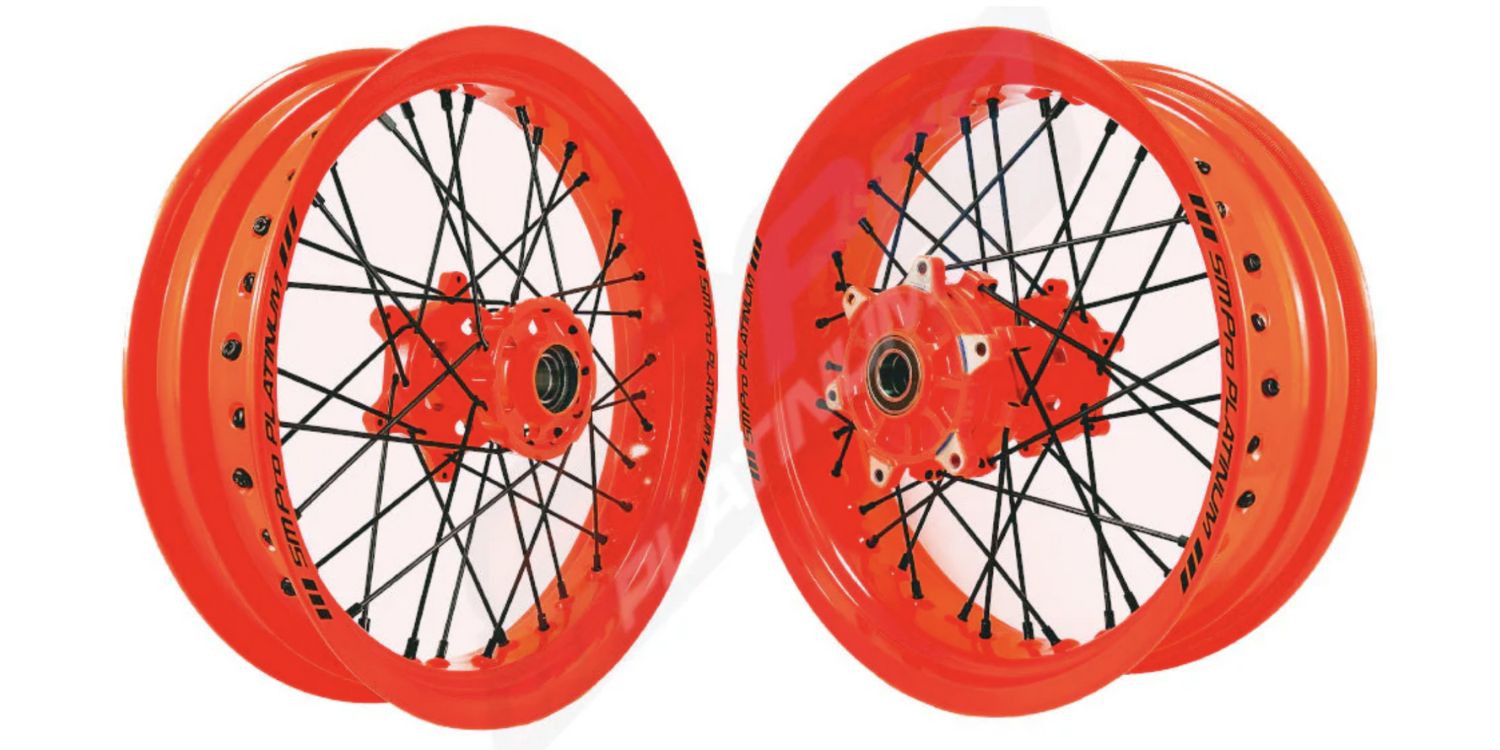 Détail moyeu et rayons roues supermotard SM Pro Platinum KTM