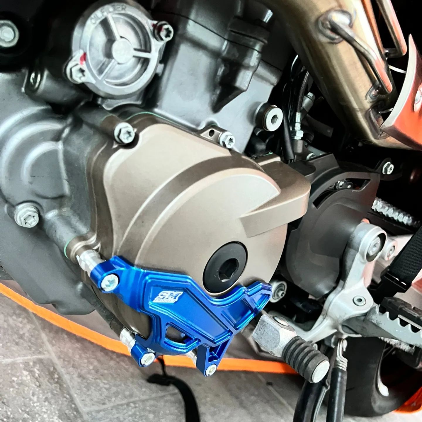 Protection carter allumage pour KTM 690 Husqvarna 701 GasGas 700 Bleu