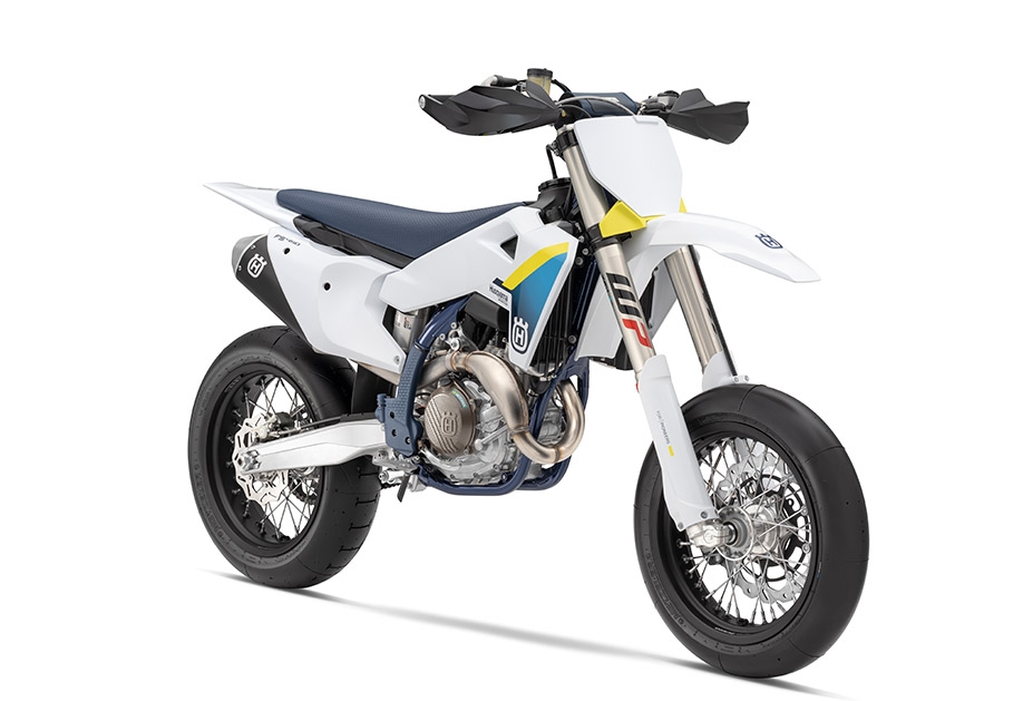 Guide dimensions pneus Supermotard Moto Supermotard équipée en roues et pneus 17 pouces
