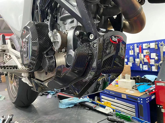 Sabot moteur en carbone pour KTM 690